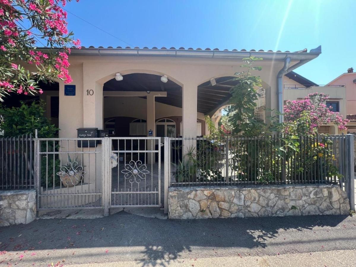Duffys Apartment Zadar Exterior photo